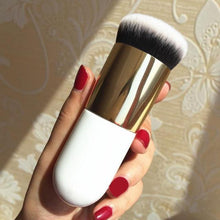 Load image into Gallery viewer, Chubby Pier Round Head Foundation Brush - SexyBling