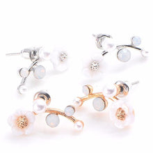 Load image into Gallery viewer, Pearl Flower Earrings - SexyBling