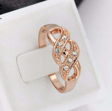 Load image into Gallery viewer, Creepers Wave Shape Cubic Zirconia Finger Rings - SexyBling