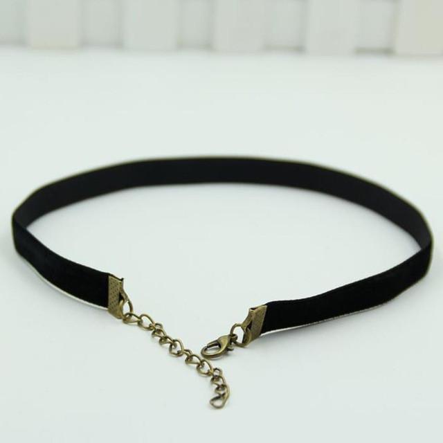 Retro Velvet Black Choker Necklace - SexyBling