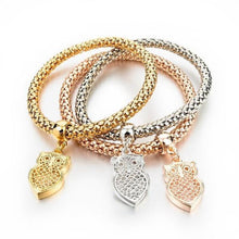 Load image into Gallery viewer, Round Charm Chain Bracelet - SexyBling