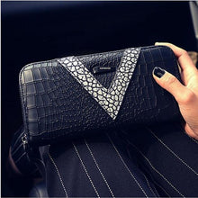 Load image into Gallery viewer, European Style "V" Women Wallet - SexyBling