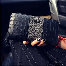 Load image into Gallery viewer, European Style "V" Women Wallet - SexyBling
