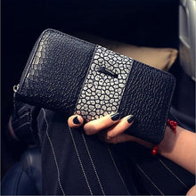 Load image into Gallery viewer, European Style "V" Women Wallet - SexyBling