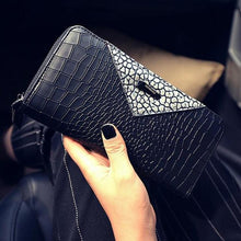 Load image into Gallery viewer, European Style "V" Women Wallet - SexyBling