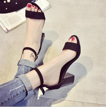 Load image into Gallery viewer, Feisty Fish Head Mid Heel Sandals - SexyBling