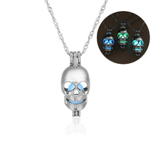 Load image into Gallery viewer, Skull Glow In The Dark Necklace