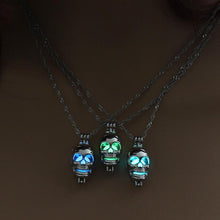 Load image into Gallery viewer, Skull Glow In The Dark Necklace